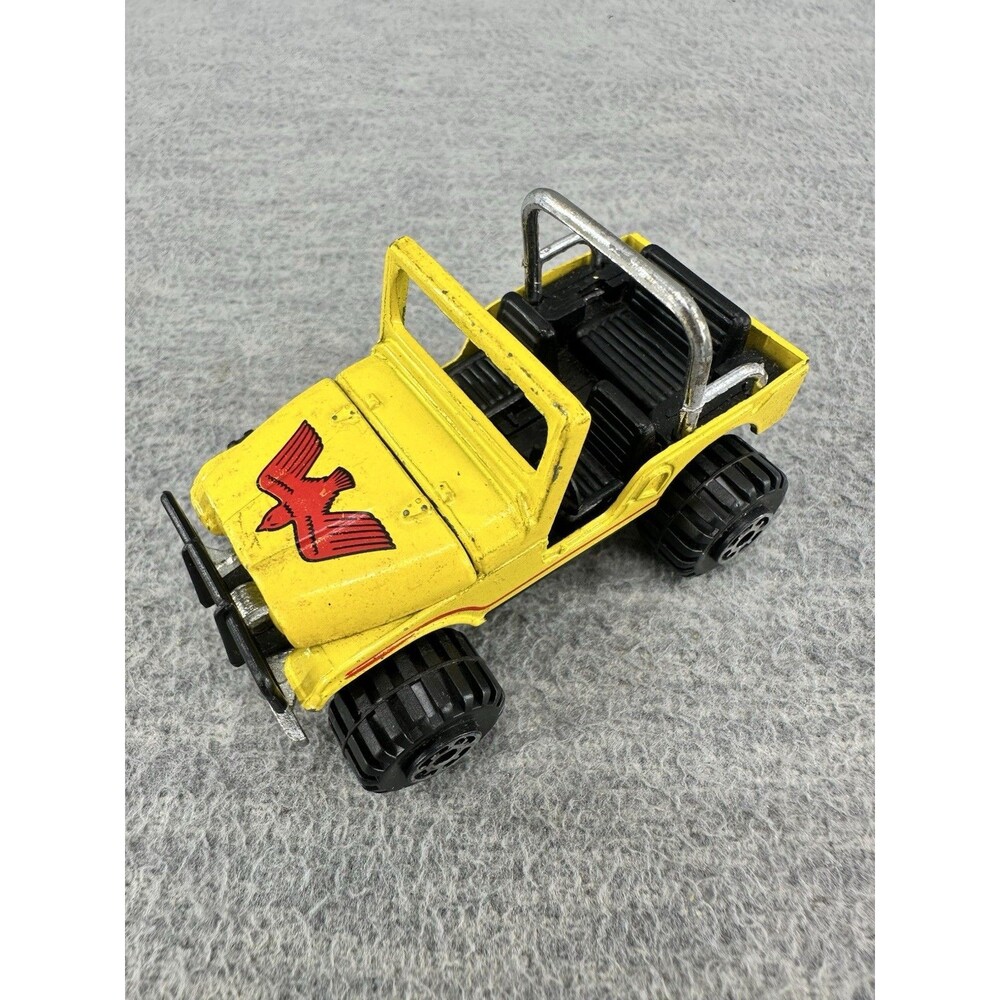 ROAD CHAMPS Vintage 1982 4x4 Coyotes CJ-7 Yellow w/Red Hood Eagle Jeep